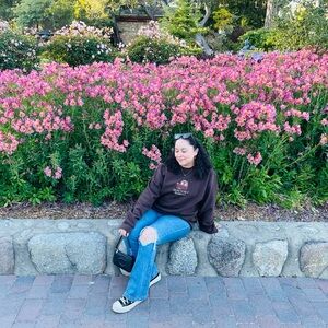 Meet your Posher, Caitlan